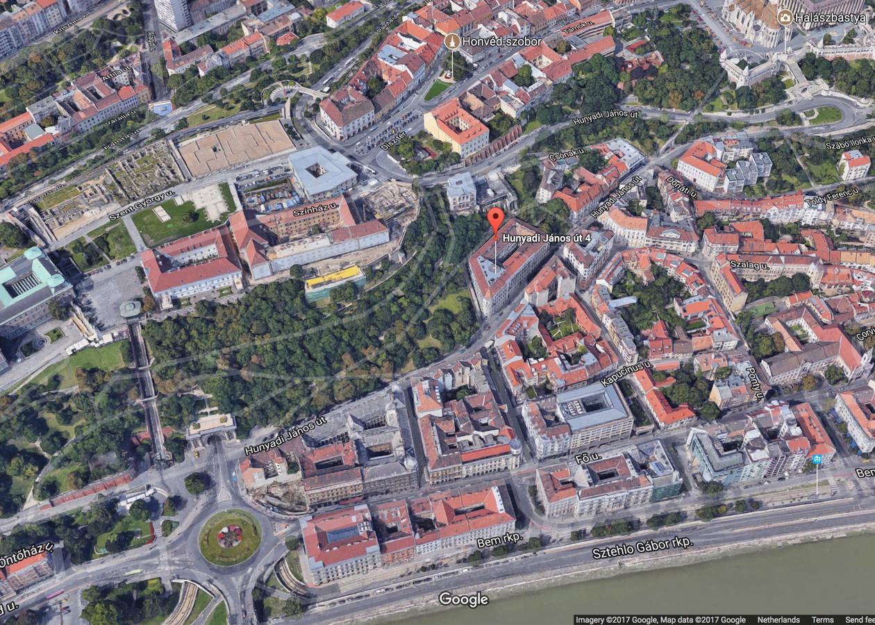 Sous Le Chateau Apartament *